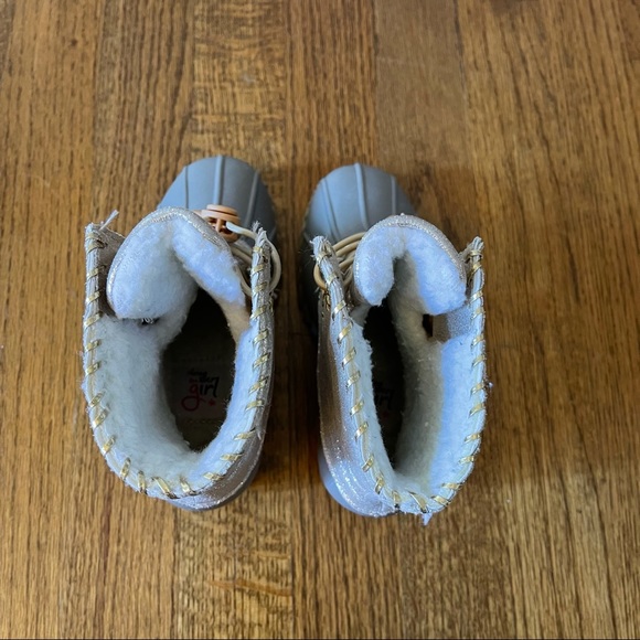 Olivia Miller Girls Metallic Gold Duck Boots - Picture 6 of 15